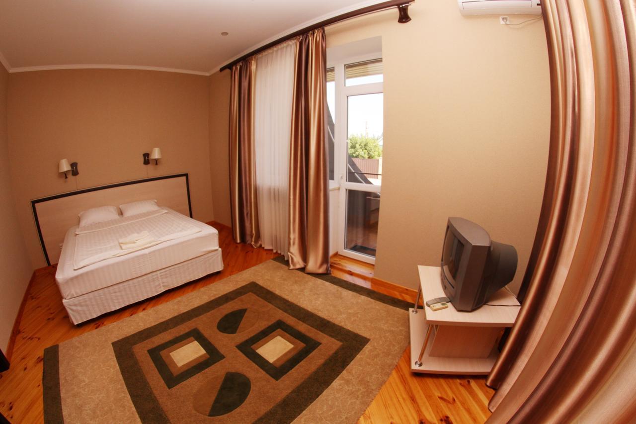 Uyut Hotel แชร์นีฮีฟ ภายนอก รูปภาพ