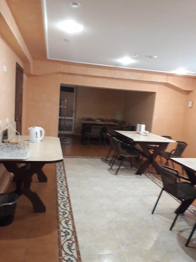 Uyut Hotel แชร์นีฮีฟ ภายนอก รูปภาพ